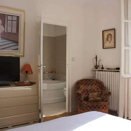 לינה וארוחת בוקר Jardins En